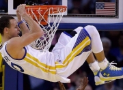 英雄联盟总决赛2025-时间的魔术，爱德华兹爆发背后的篮球智慧与新疆队的热血胜利