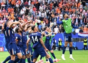 英雄联盟总决赛赛程-包含奋发向前，欧洲比赛场上球员实力大PK的词条