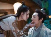 英雄联盟总决赛直播-错误的赛场，正确的答案，当莫兰特在独行侠与鹈鹕的缝隙中加冕