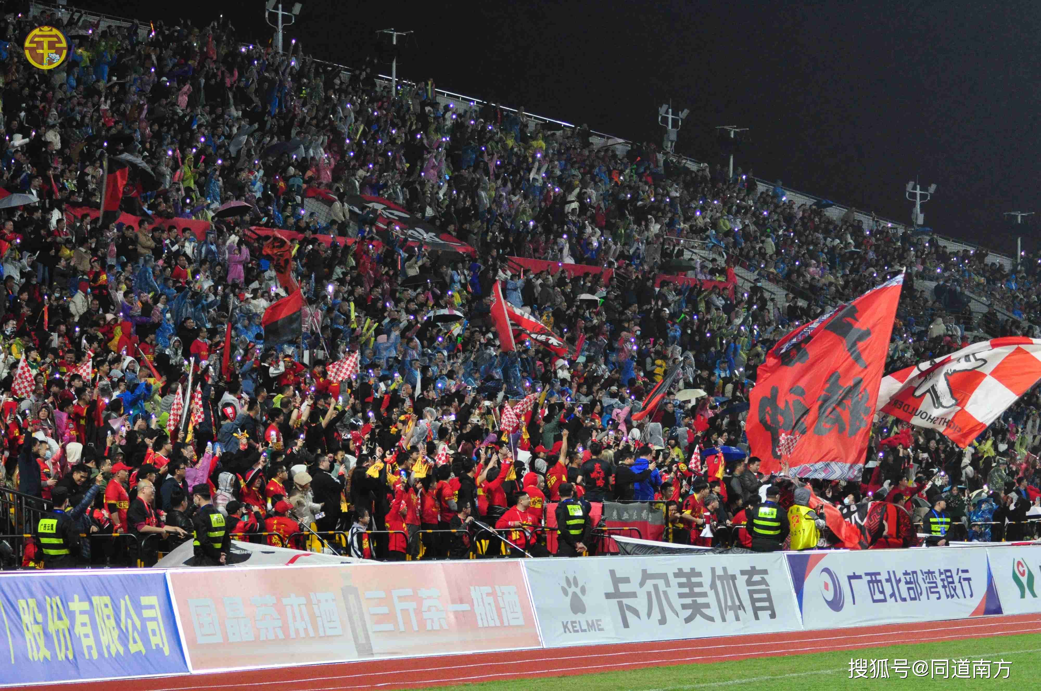 比赛频频引发观众欢呼，场面壮观