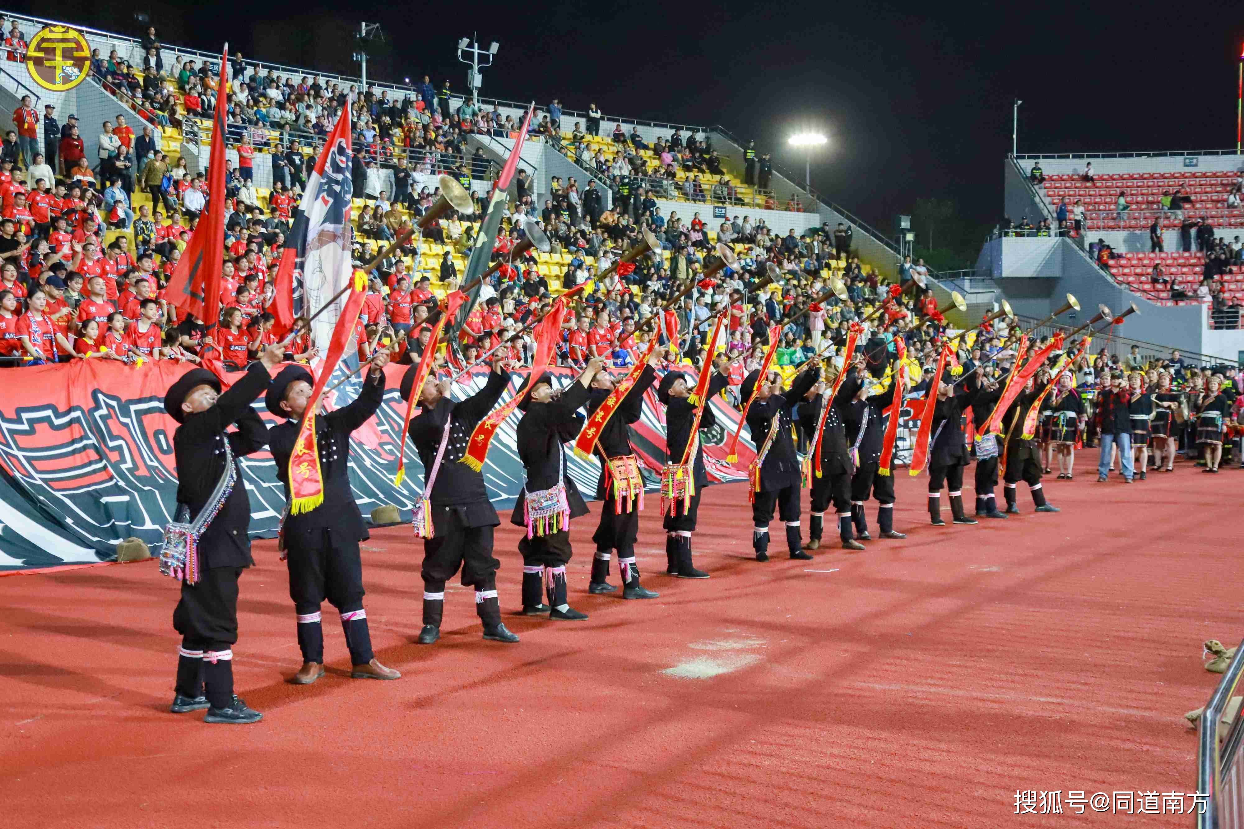 比赛频频引发观众欢呼，场面壮观