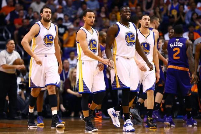 小牛队连场屠杀对手，勇攀西部榜首的简单介绍