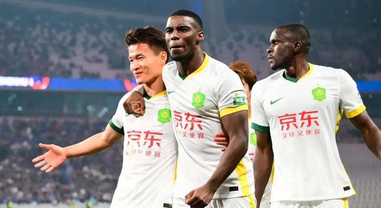 包含北京国安客场战平上海上港，保持不败的词条