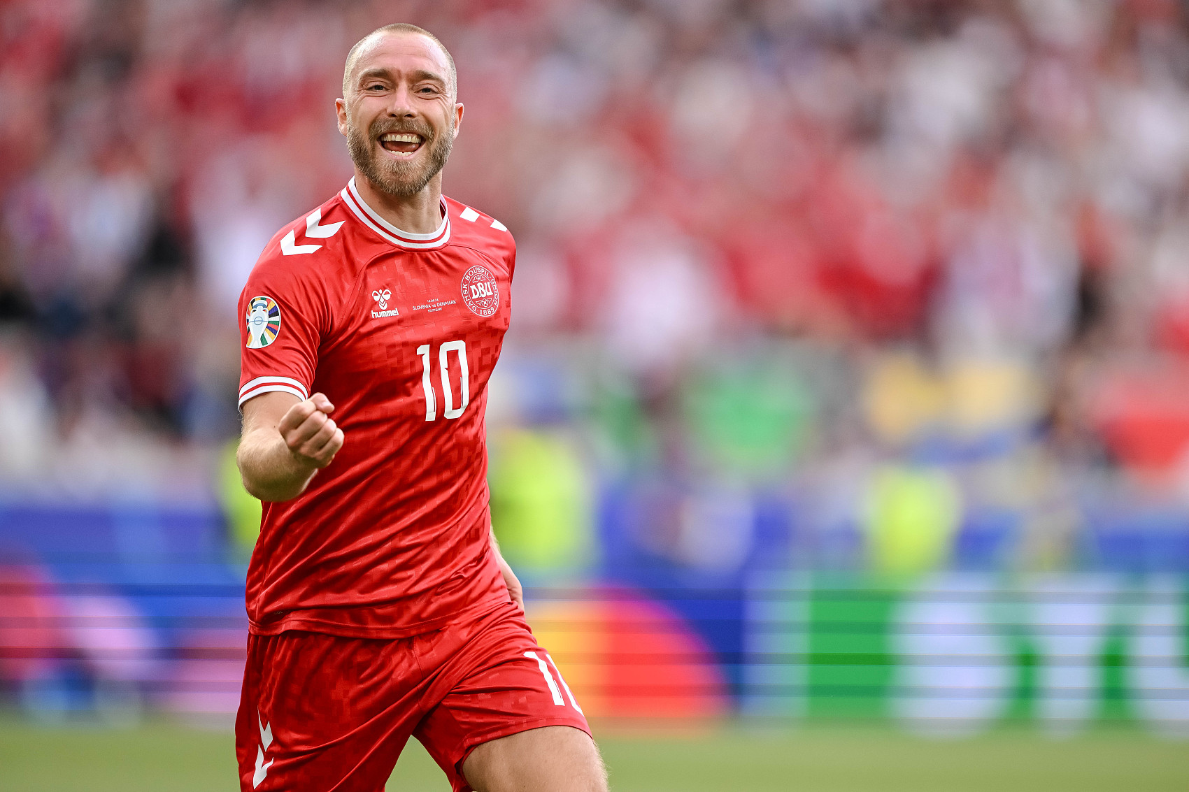 丹麦球队教练组进行战术训练 丹麦球队教练组进行战术训练