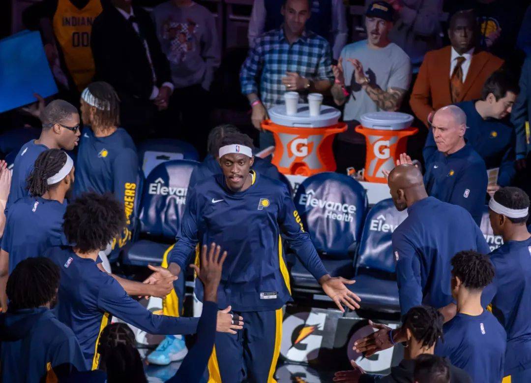 青岛队逆转尼克斯，西亚卡姆点燃赛场