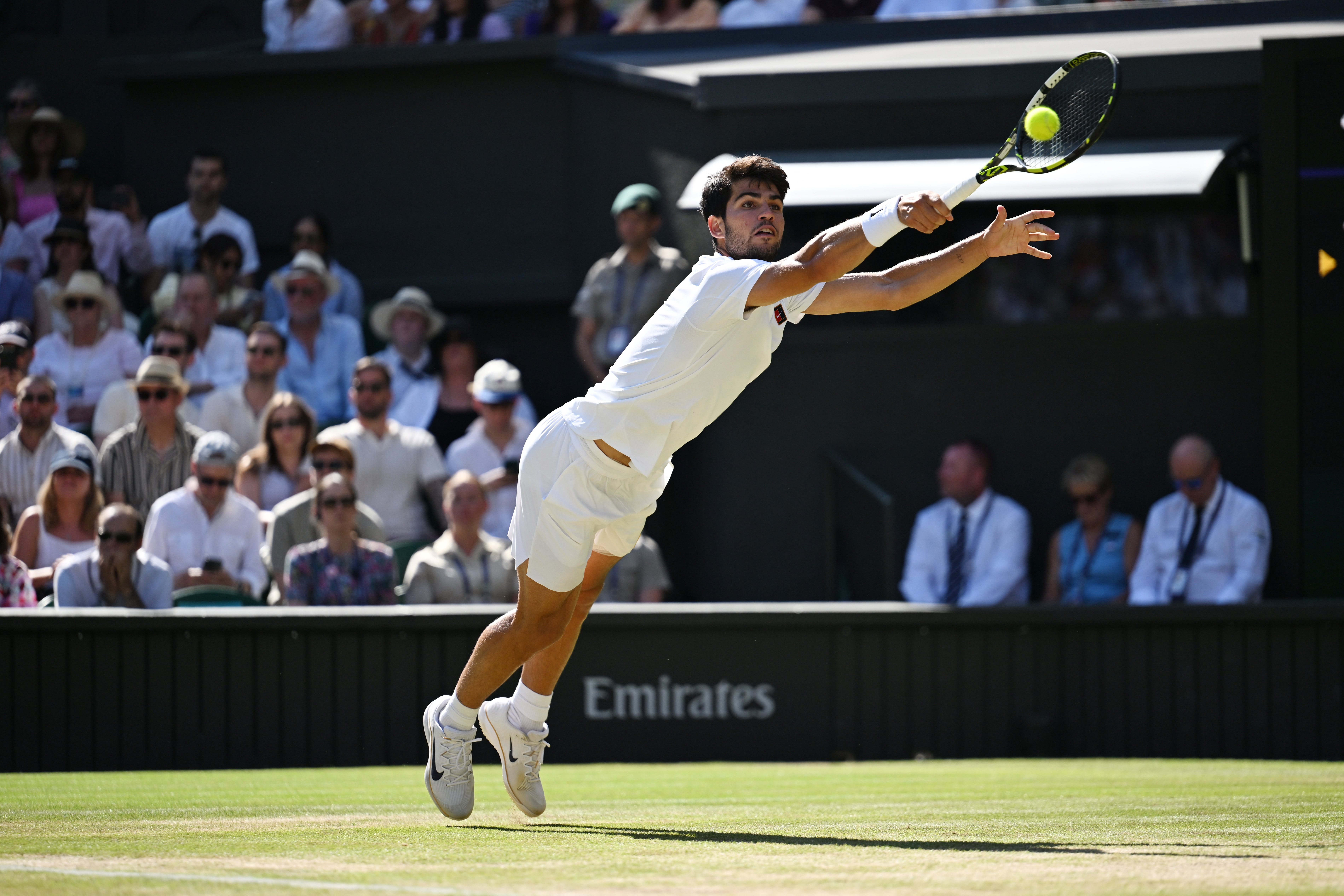 温网横扫年终总决赛，阿尔卡拉斯扛起全队