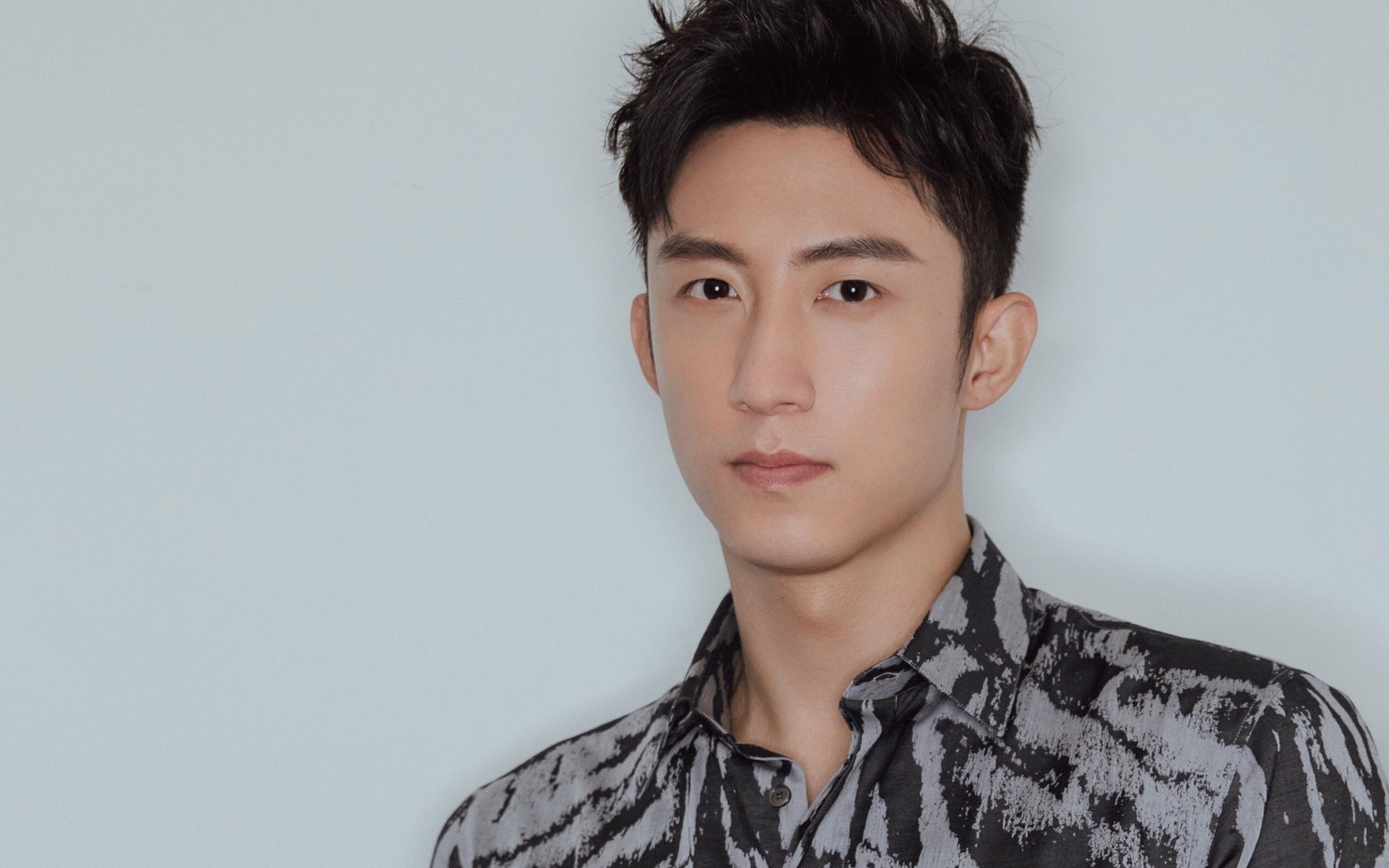 篮球世界的双重奏，山西爆冷与东契奇主宰—小舞台与大世界的交响