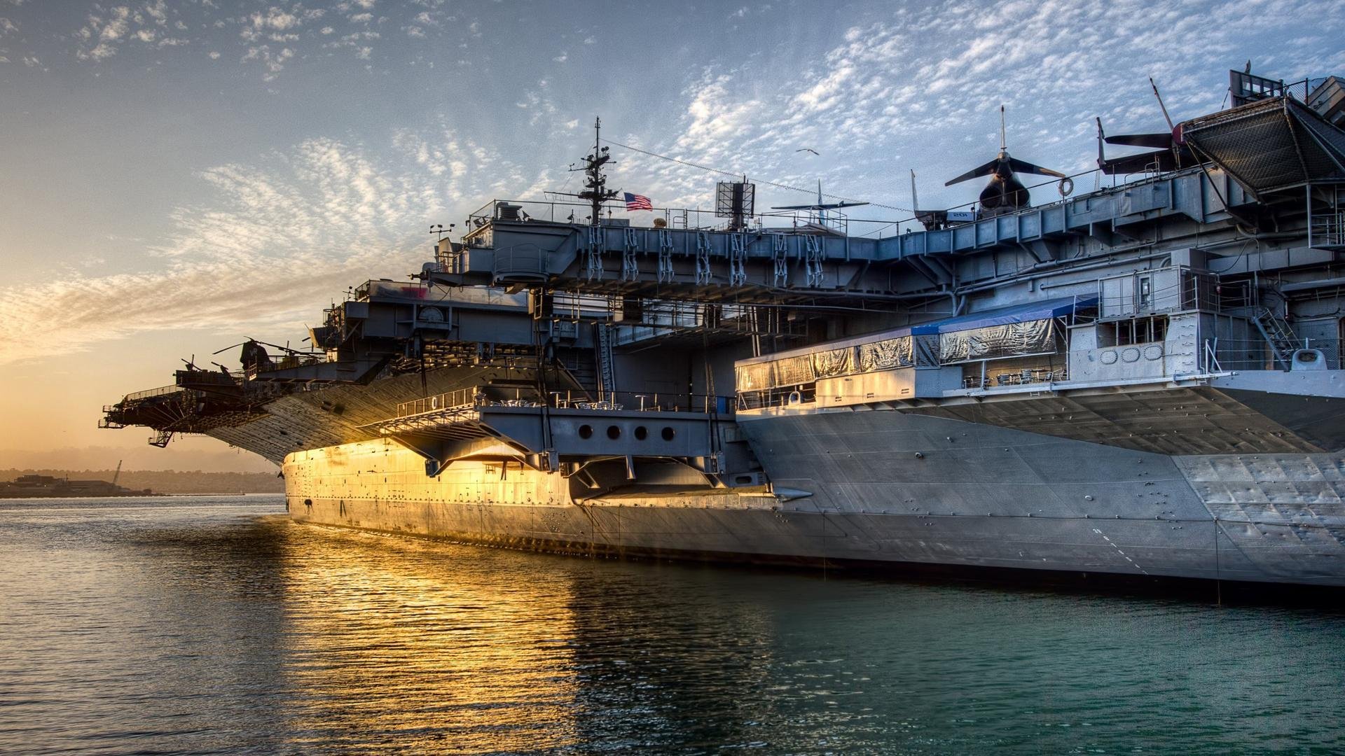 首先，请允许我为你构思一个兼具画面感与深度的标题