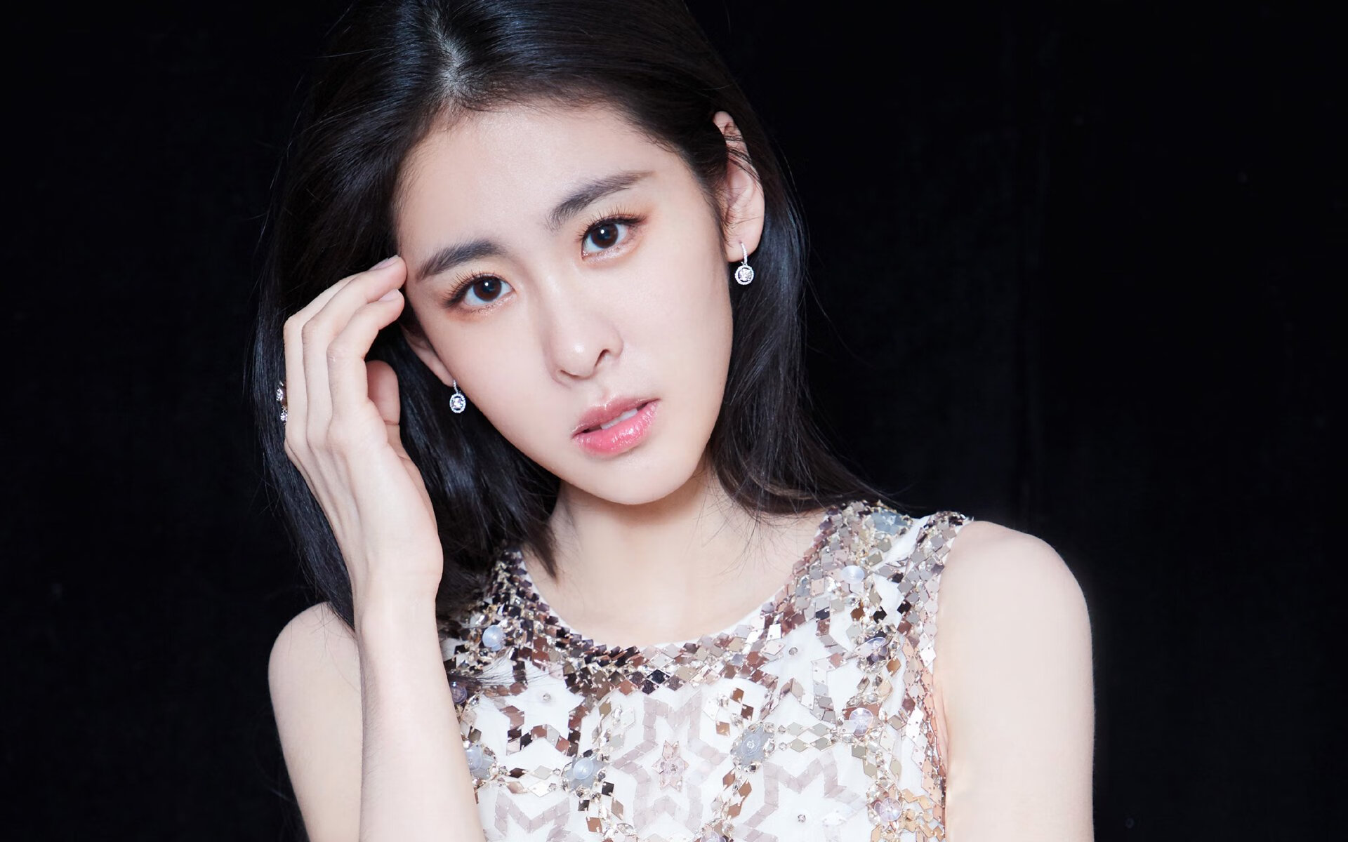 下面，我为您扩展思维，先构思一个引人入胜的标题，再围绕它完成整篇文章